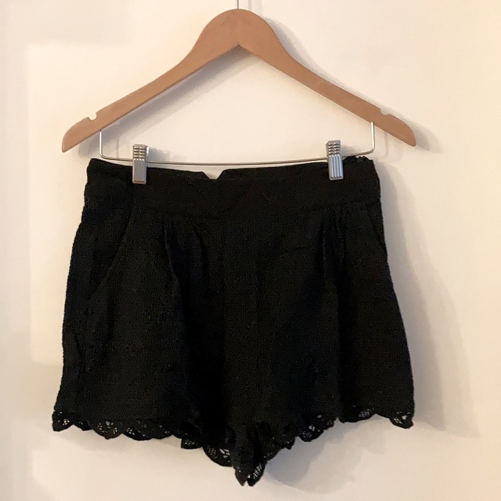 FINDERS KEEPERS High waisted scalloped shorts NWOT
